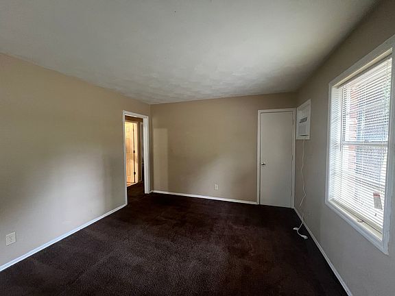 4th image of 2505 Rosebrier Ave
