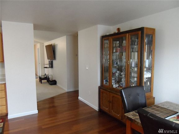 5th image of 10401 59th Dr NE