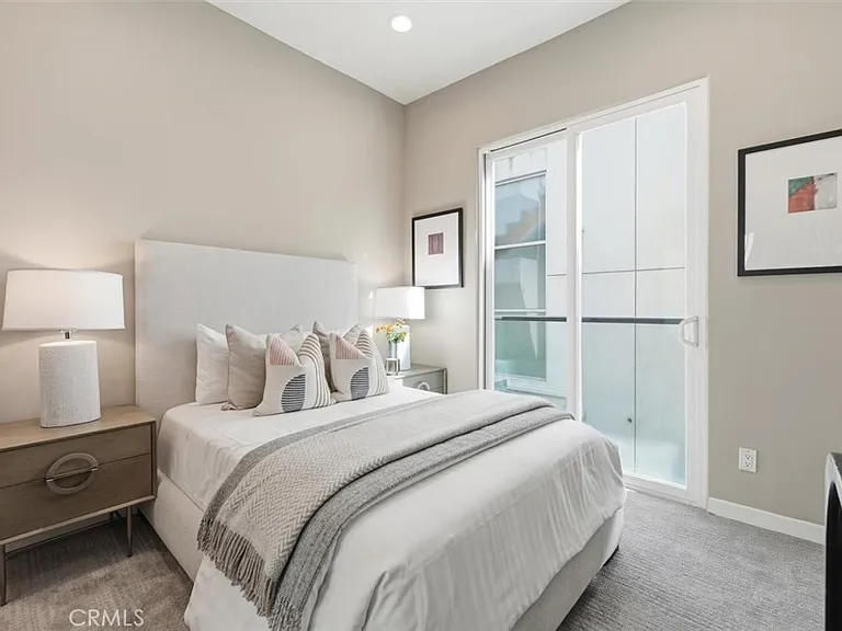 2406 Ocean Dr — Photo 16