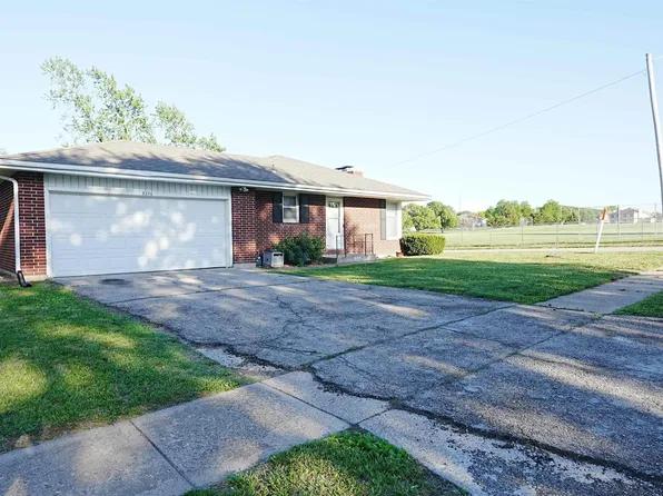 3216 SW Chelsea Dr, Topeka, KS 66614
