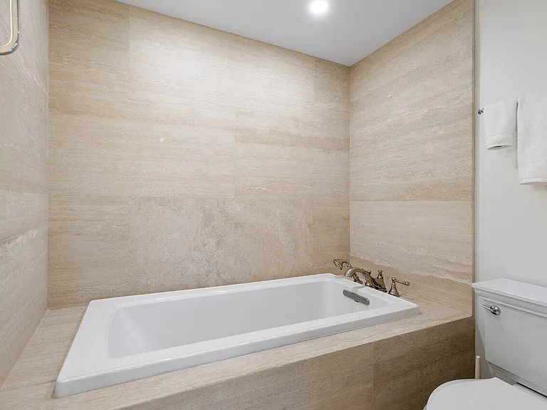 130 Sunrise Ave #616 — Photo 16