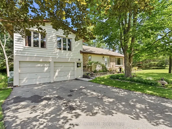 316 Leon Ave, Selwyn, ON K9L 1M1