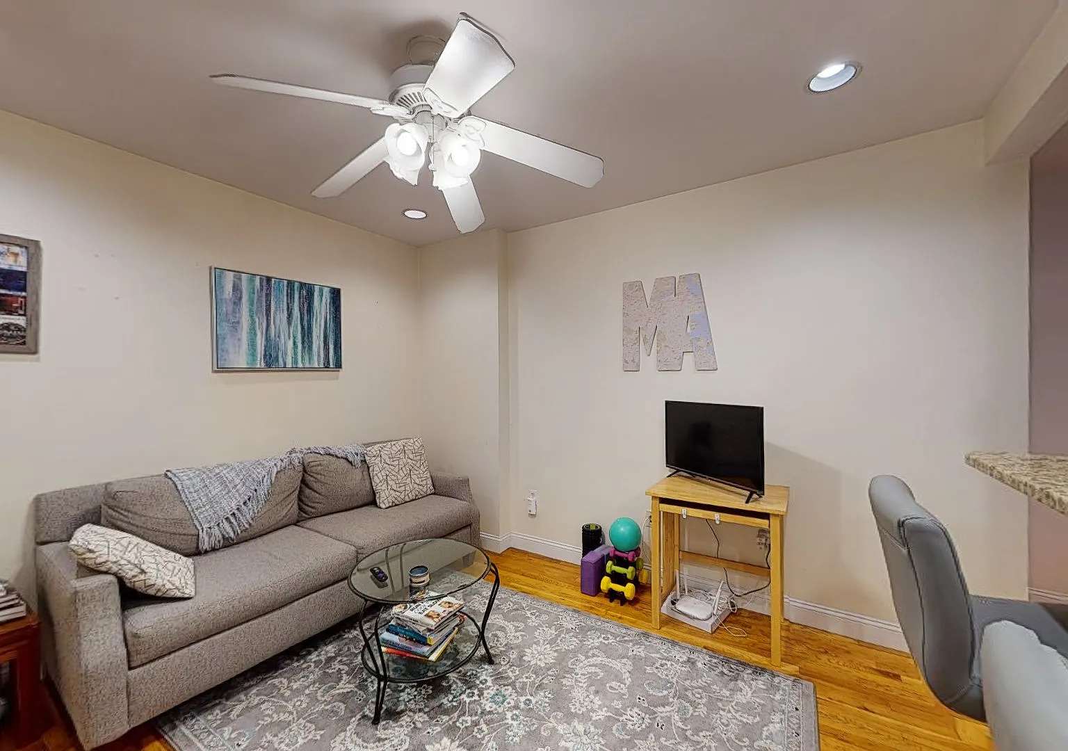 2 bed, 999 sqft, $3,695 — Photo 3