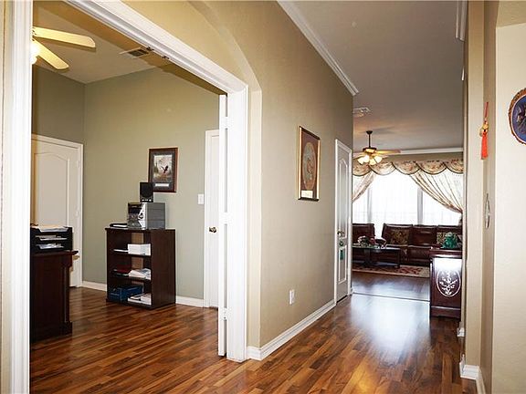 3rd image of 3405 Everglade Ln