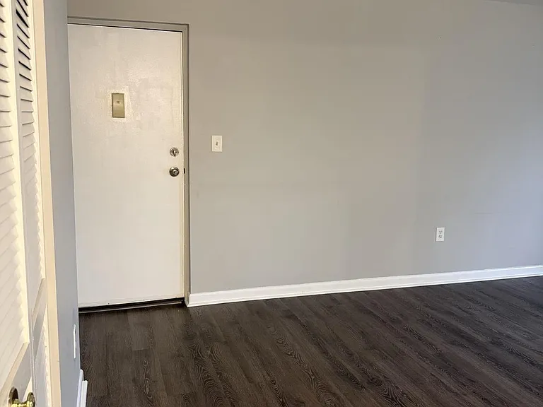 140 Royal Oak Dr #I — Photo 6