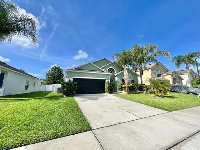 4 bed, 2.0 bath, 1955 sqft, $2,595 — Photo 3