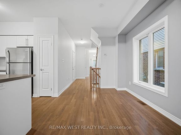 5th image of 137 Echovalley Dr
