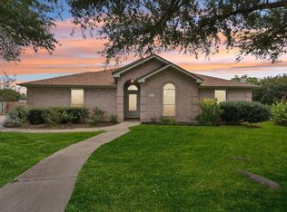 105 Guadalupe Dr, Hutto, TX 78634