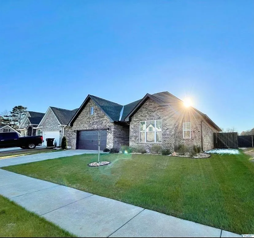 Building Photo - 102 James Parcus Cir