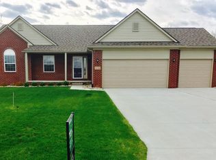 8254 Peninsula Cir, Grand Blanc, MI 48439