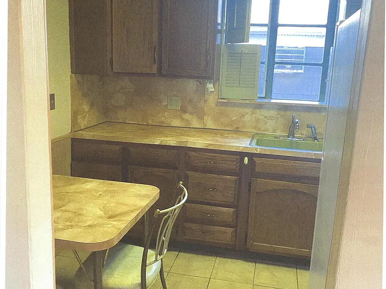 EAT-IN KITCHEN