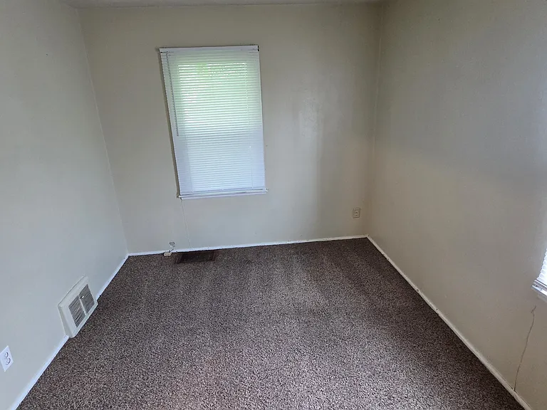 1524 W Kettelle St — Photo 7