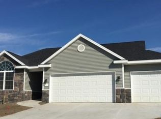 944 Plum Grove Ln, Toledo, OH 43615