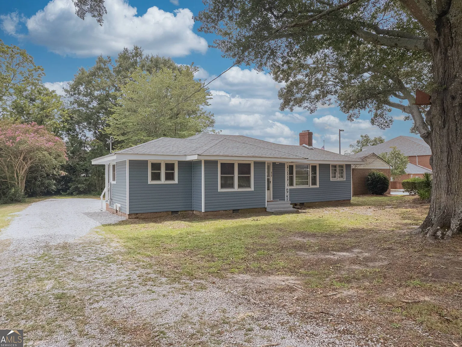 2 bed, 1.0 bath, 1179 sqft, $1,400 — Photo 1