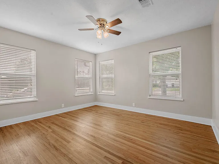 712 E North Ave — Photo 13