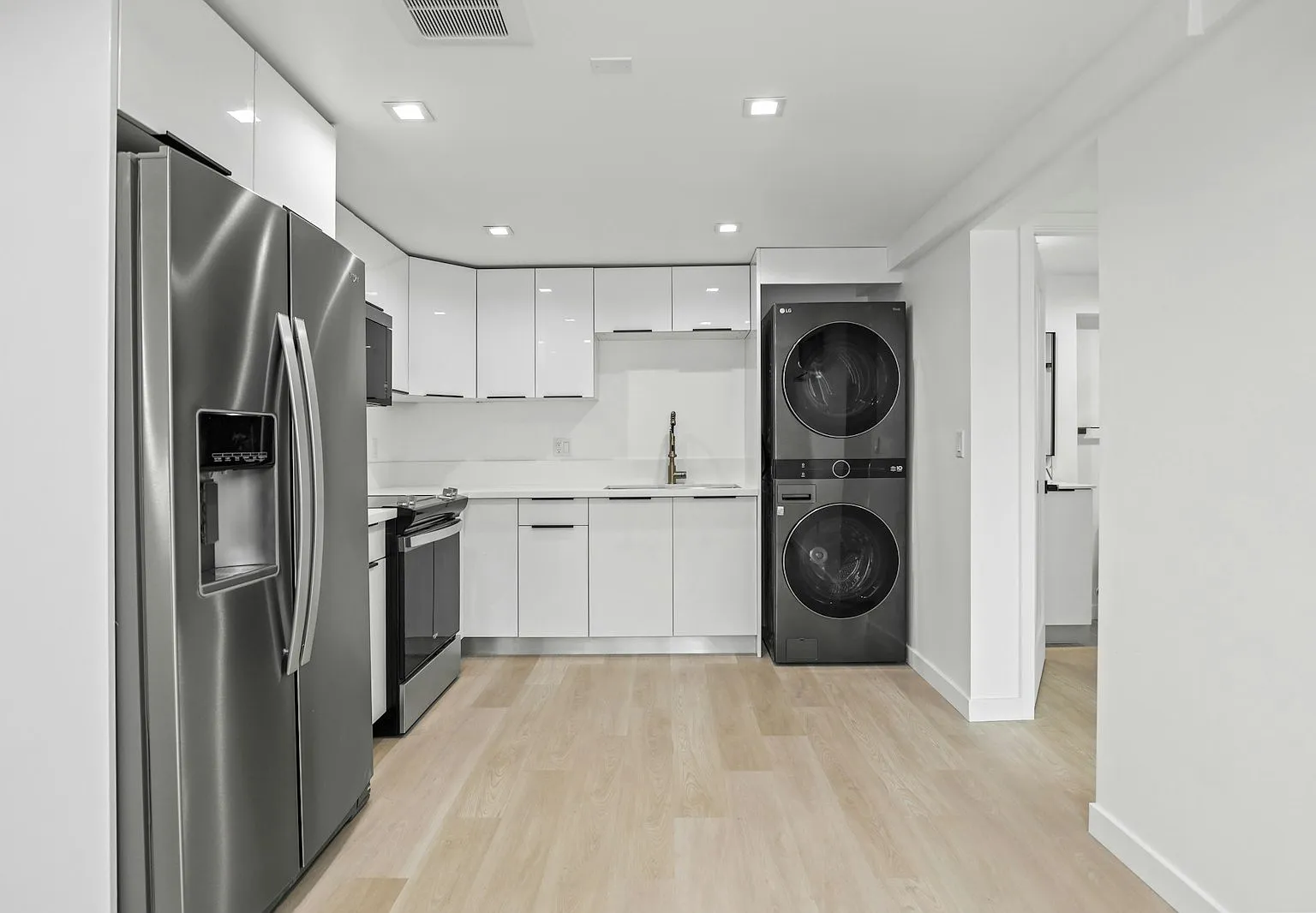 2561 W Avenue 30 — Photo 2