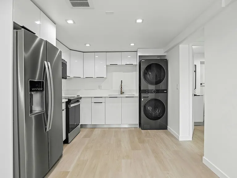 2561 S Westgate Ave #30-11 — Photo 2
