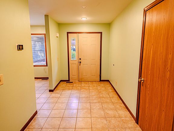3rd image of 90 Mayflower Ct