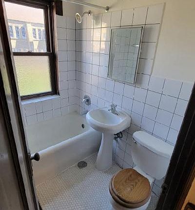 5th image of 2709 N Laramie Ave #1E