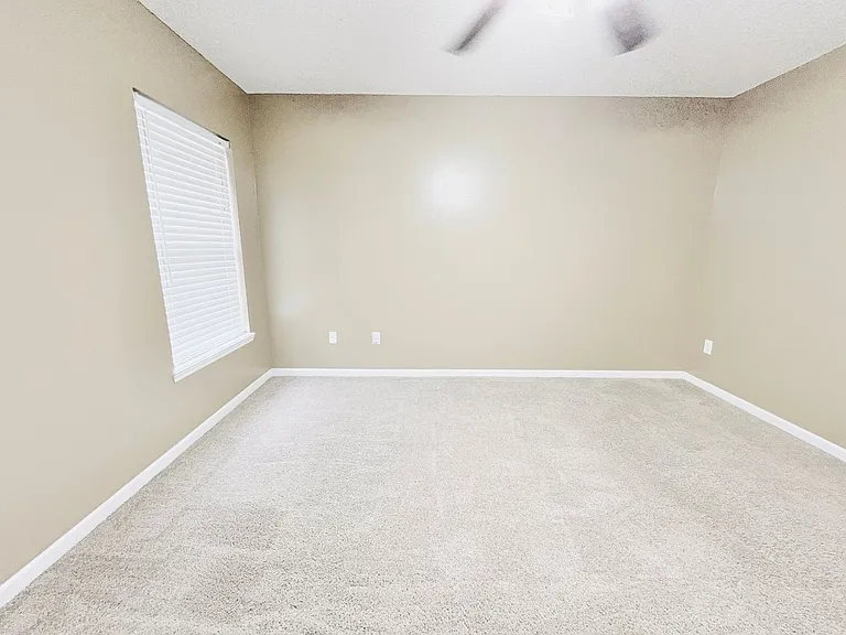 5950 Round Table Rd — Photo 18