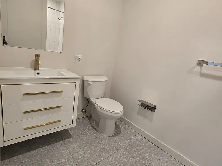 53 Washington St #3C — Photo 2