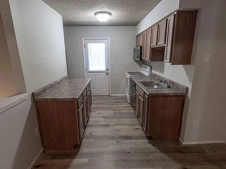 216 Wheaton Ct — Photo 6