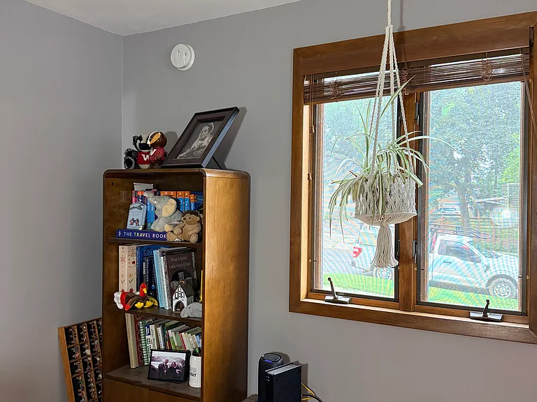 1818 Spohn Ave — Photo 16