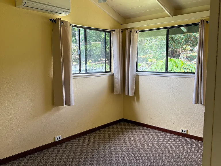 Bedroom with split ac unit