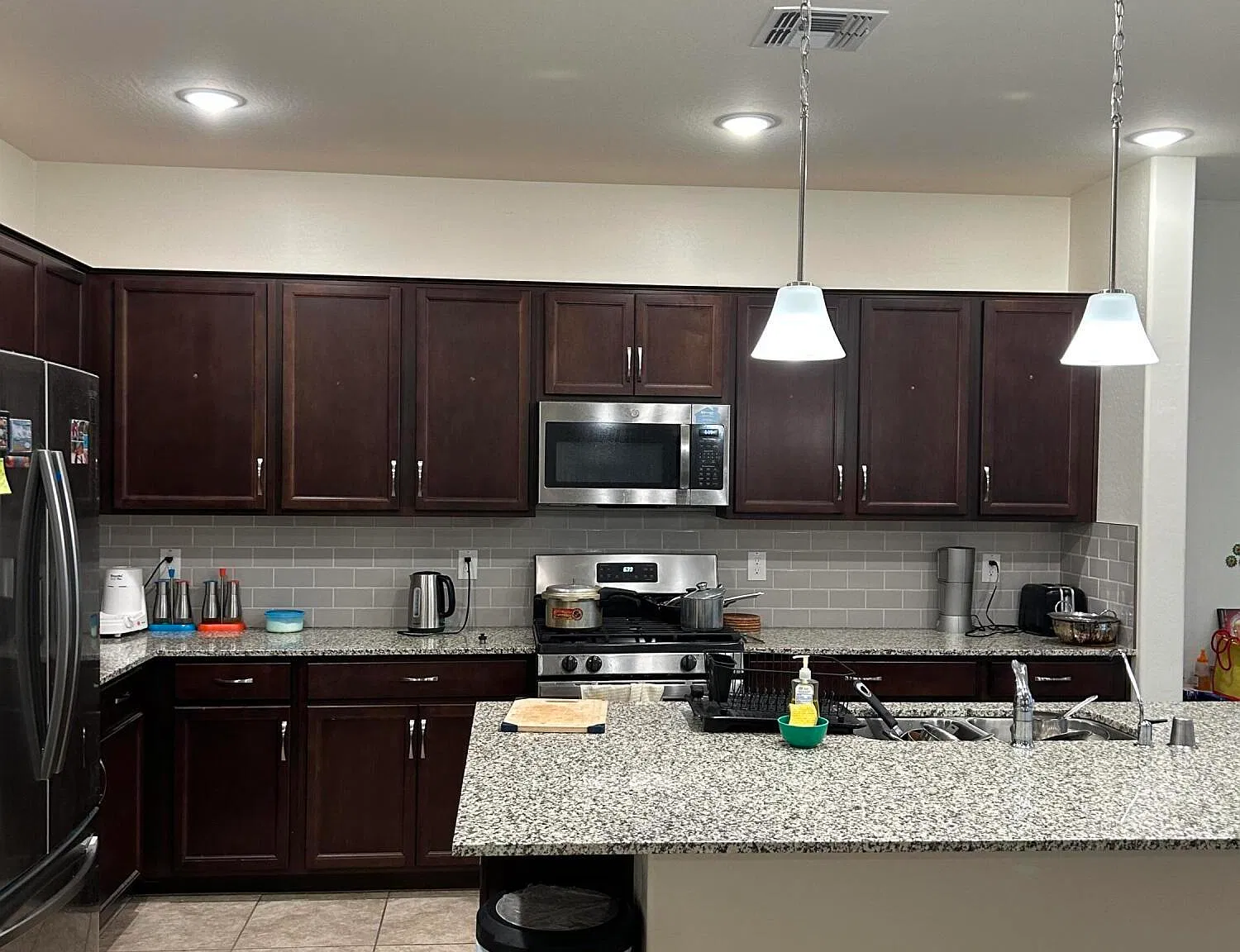 3 bed, 2.5 bath, 1981 sqft, $2,350 — Photo 4