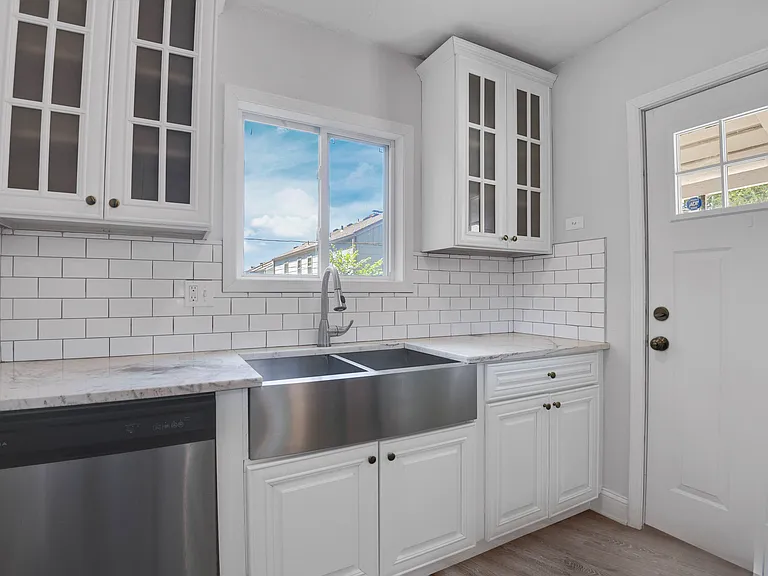 7306 Main St — Photo 2