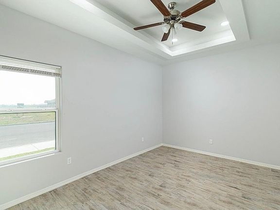4th image of 1001 Clarence St