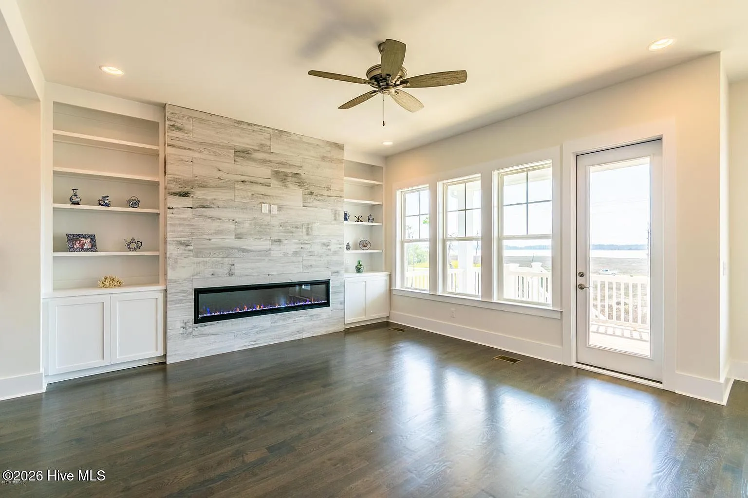 4 bed, 3.5 bath, 2930 sqft, $5,995 — Photo 4