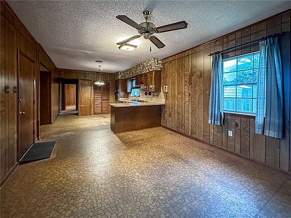 3rd image of 604 Avenue G