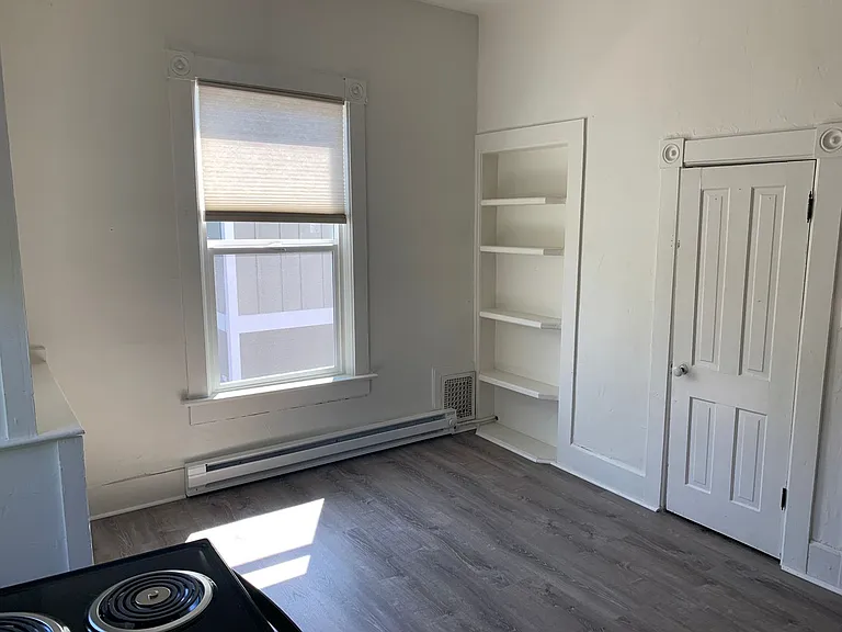 325 4th Ave E — Photo 18