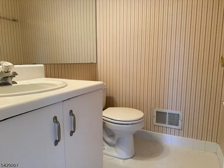 3844 Bloomingdale Dr — Photo 4