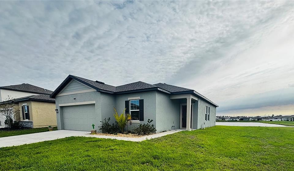 1st image of 927 Kelly Fern Loop