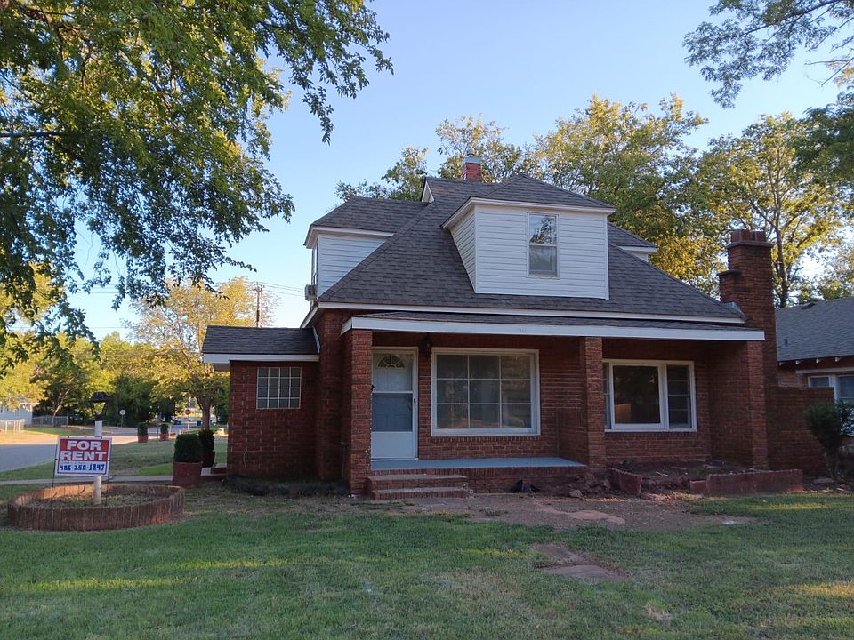 Front View of the house from 9th St.