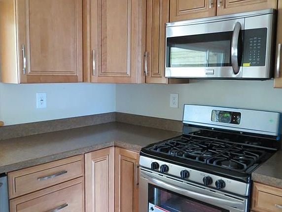 3rd image of 607 Knollwood Dr
