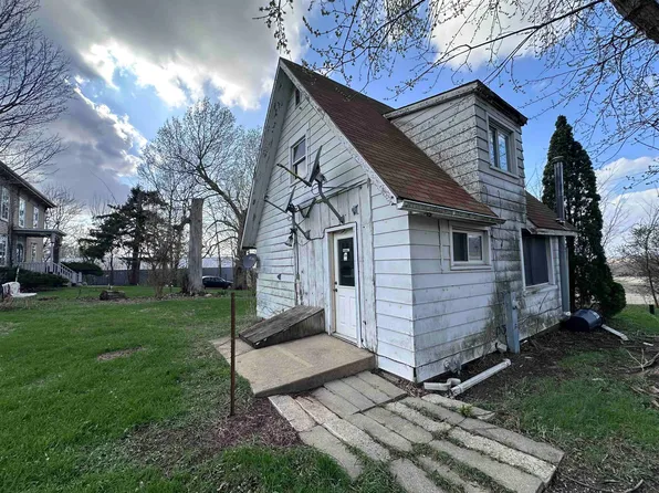 2855 W Florence Rd, Freeport, IL 61032
