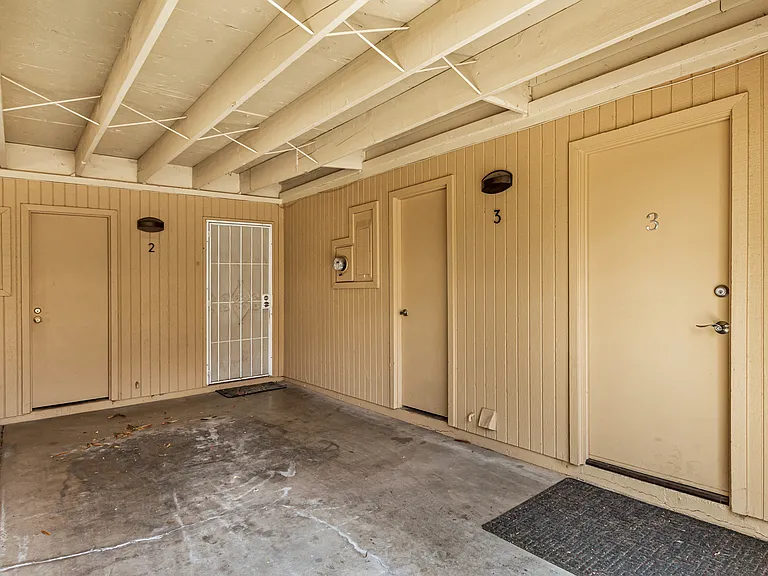 731 E North Ln — Photo 7