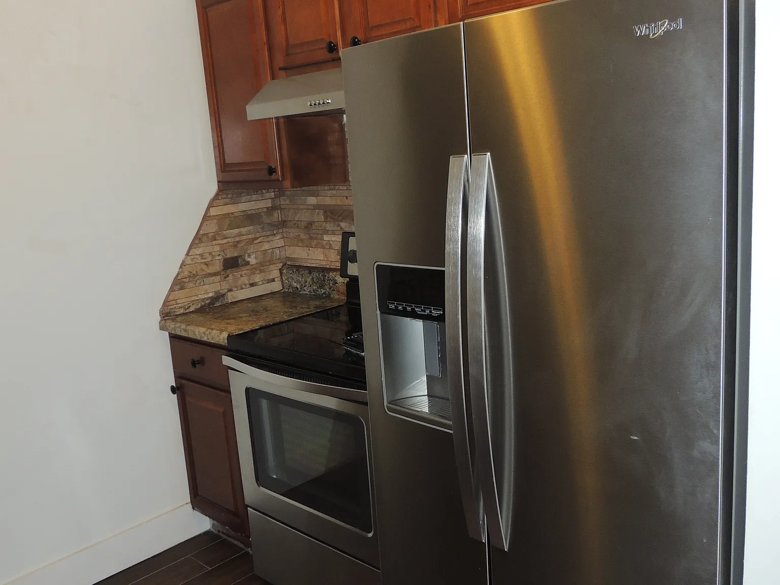 2 bed, 816 sqft, $1,750 — Photo 2