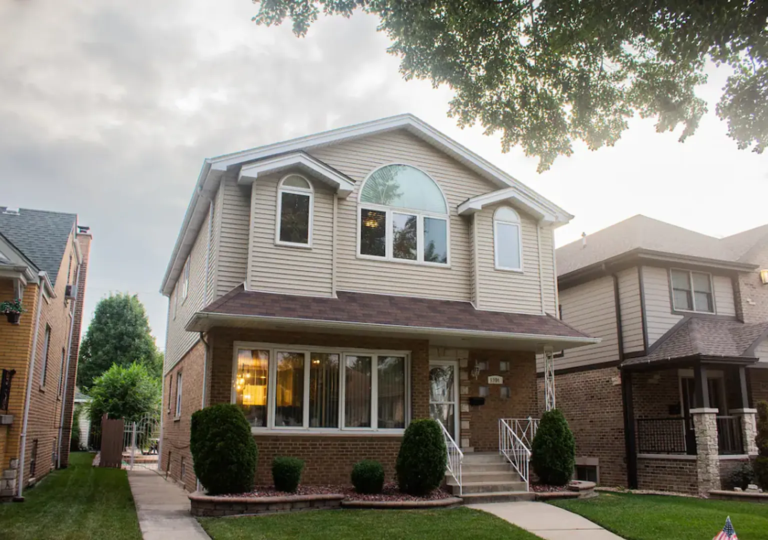 2 Story house — Photo 1