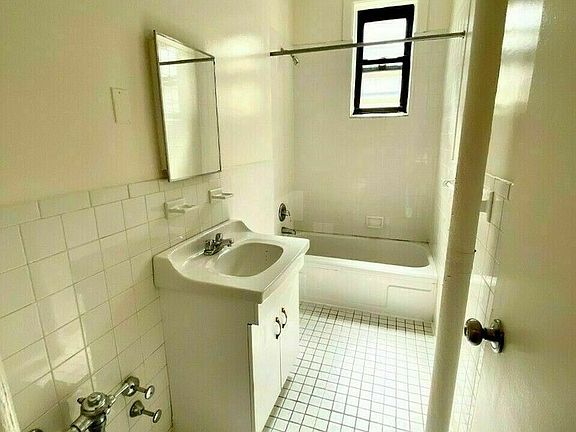 4th image of 32-84 31st St #2AA