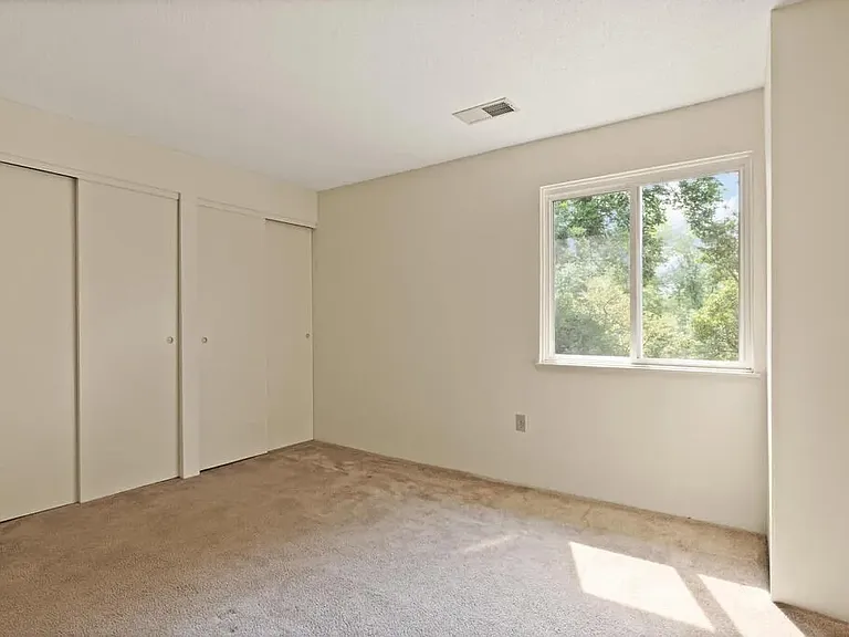 10 Silver Hill Ln — Photo 22