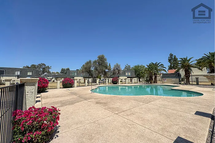 3202 W Loma Ln #2 — Photo 4