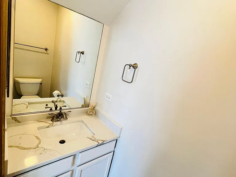 1486 W Jefferson Ave #JB — Photo 7