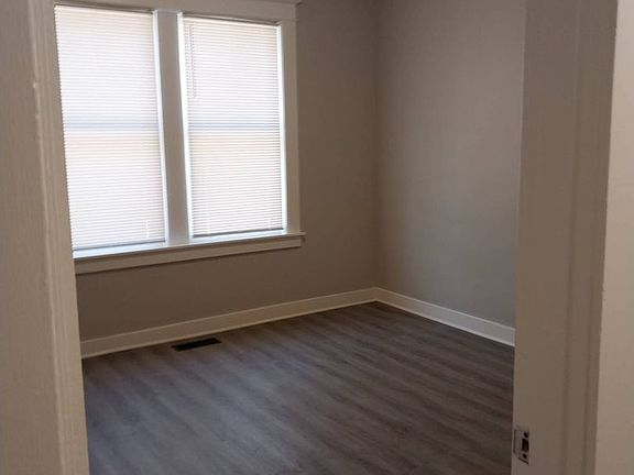 5th image of 1099 N Parkway Ave Unit 2