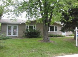 440 Dunbar Rd, Wauconda, IL 60084
