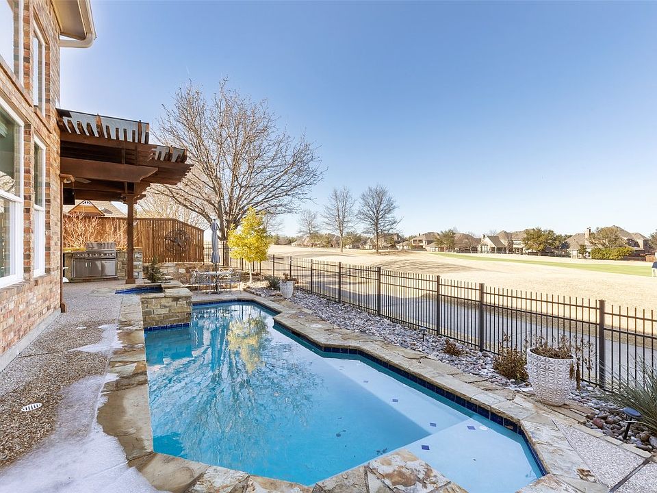 1st image of 6804 Ravenwood Dr