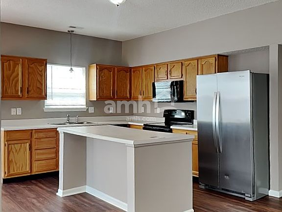 4th image of 1355 Round Lake Rd